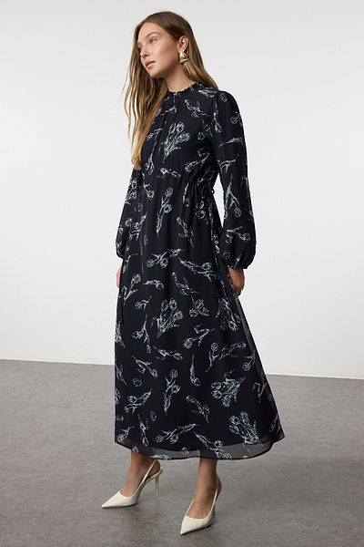 Trendyol Modest Tmavě modré šifonové tkané šaty s květinovým vzorem Tctaw25Eb00105