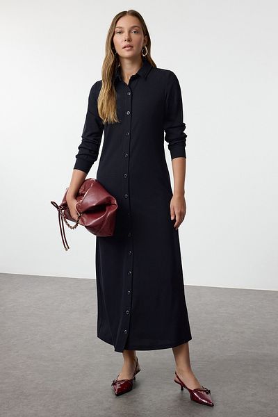 Trendyol Modest Marineblaues, geknöpftes Strickkleid mit Hemdkragen TCTAW25EB00101