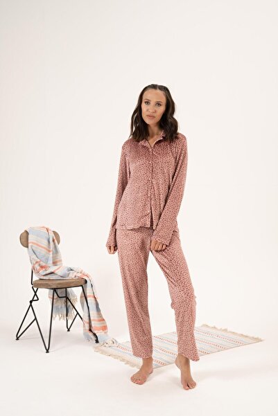 Estiva Kadın Kışlık Leopar Desenli Önden Düğmeli Kadife Pijama Takımı Pembe