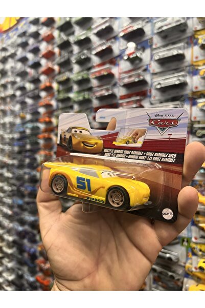 DİSNEY CARS Disney Cars Cruz Ramırez ( 1.43 ölçek )