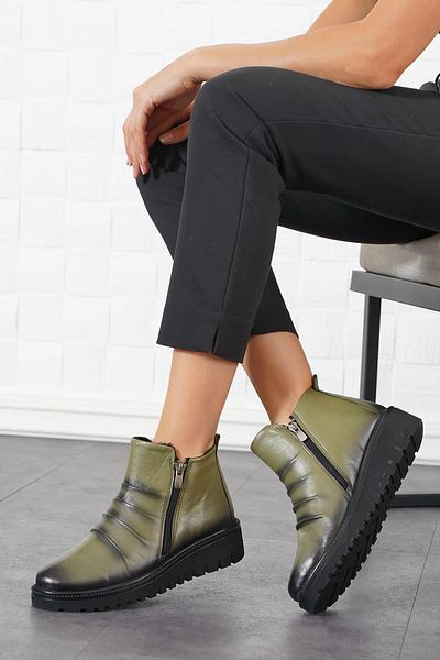 Moda Pie Γυναικείες μπότες από γνήσιο δέρμα - Μπροστινή πλισέ και φερμουάρ, χακί δέρμα