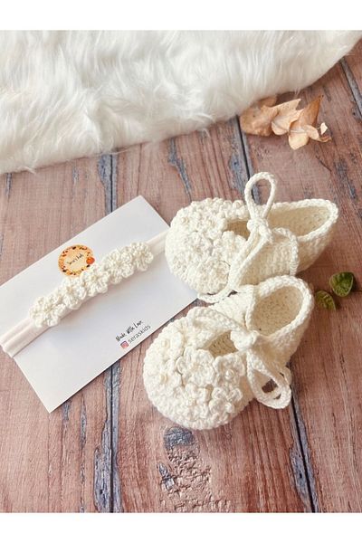seraskids Handmade Knitted White Soft Baby Girl Booties and Bandana Set