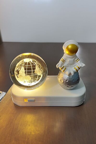 AfterTimes Led Lamba Dünya Şeklinde Küre Ay Üzerinde Oturan Astronot Gece Lambası 7 Renkli