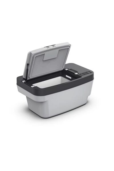 Frozen Tesla Model Y Bagaj Havuz Buzdolabı.