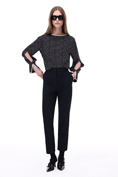 Perspective Μαύρο και άσπρο φόρεμα Abels με πουά - κανονική εφαρμογή, ψεύτικο μανίκι και δεμένο γιακά