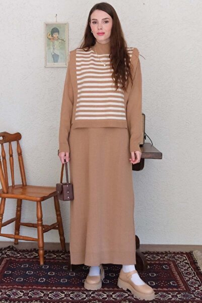 Ceylan Otantik Комплект от пуловер и рокля с бели ивици в кремаво-кафе цвят