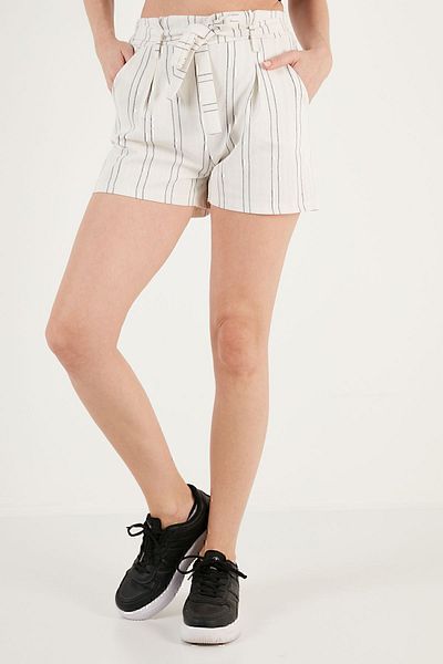 Lela Pantaloni scurți slim-fit cu buzunar legat în talie în dungi5865261