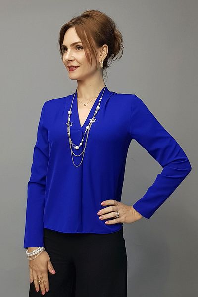 ÖNDER ÖZSOY بلوزة بأكمام طويلة وفتحة رقبة على شكل حرف V