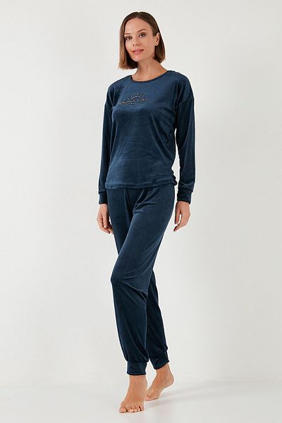 Lela Soft Velvet Crew Neck Pajama Set - Standard Fit Pajama Set 6094201