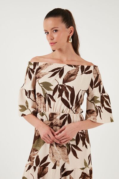 Lela Μίντι φόρεμα με μοτίβο με γιακά Carmen - 5865053