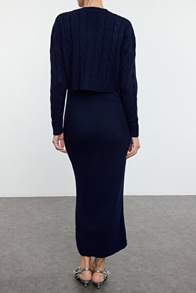 Edit by Trendyol Námořnicky modré maxi pletené šaty s copánky – detail z kamene, cardigan Tedaw25El00018