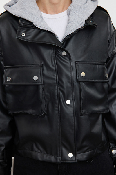 Edit by Trendyol Černý kabát s kapucí z umělé kůže - Regular Fit Tedaw25Mo00000