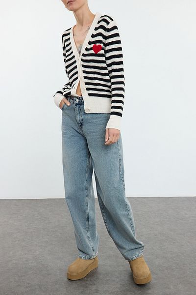 Edit by Trendyol Ecru gestreifte Strickjacke mit Stickerei-Detail - Tedaw25Hi00004