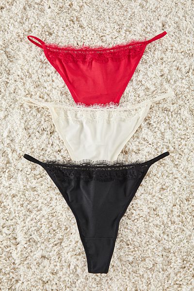Trendyol Curve Pachet de 3 chiloți tanga din dantelă roșu-ecru-negru TBBAW25CM00010