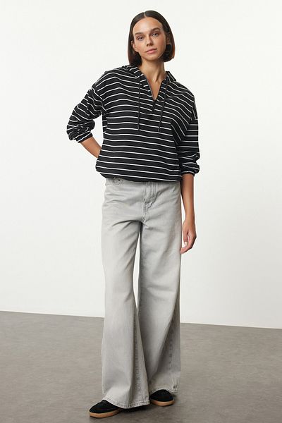 Trendyol Collection Суичър с черни райета с качулка - Twoaw25sw00274