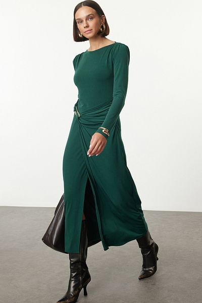 Trendyol Collection Smaragdgrünes Maxi-Strickkleid - Accessoire-Detail, Sitz am Körper Twoaw25El00462