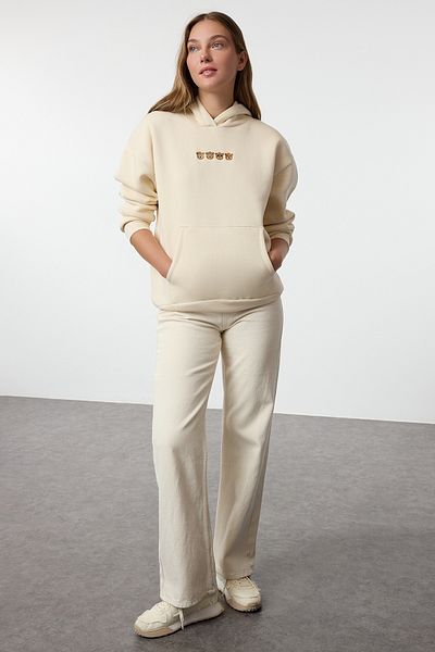 Trendyol Collection Oversize Embroidered Kangaroo Pocket Fleece Knitted Sweatshirt - Light Stone Twoaw25Sw00244