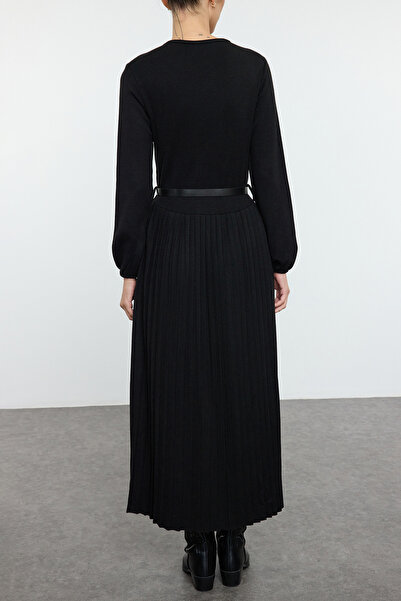 Edit by Trendyol Μαύρη ζώνη φούστα πλισέ μακρύ πλεκτό φόρεμα TEDAW25EB00012