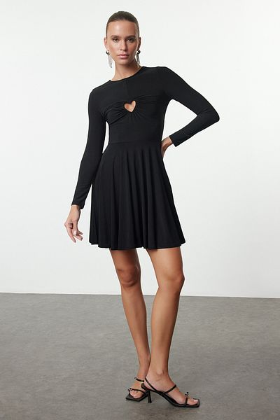 Trendyol Collection Schwarzes, herzförmiges, gestricktes, stilvolles Minikleid TPRAW25EL00037