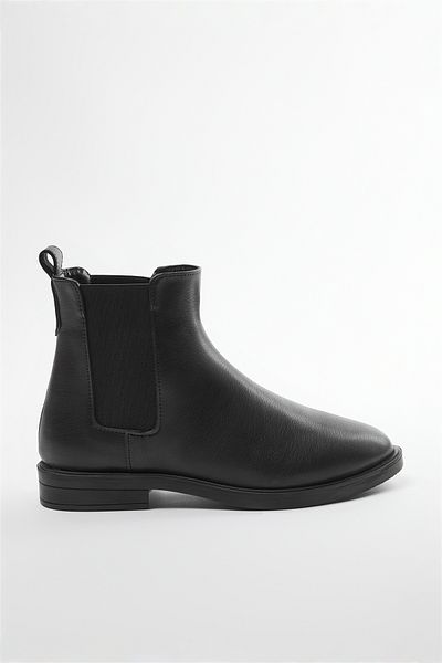 TRENDYOL SHOES Fekete elasztikus rövid, lapos sarkú Chealsea női csizma 
 TAKAW25BO00019