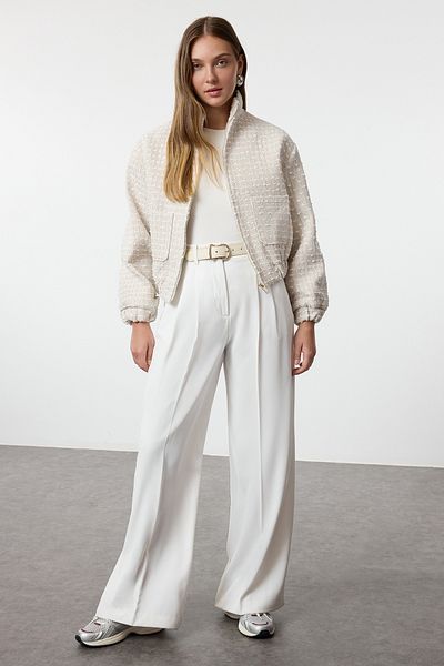Trendyol Collection Oversize Ecru Tweed Bomber Jacket – tenký model TWOAW25MO00194