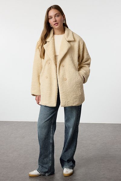 Trendyol Collection Übergroßer Plüsch-Midi-Mantel in Ecru – TWOAW25KB00097