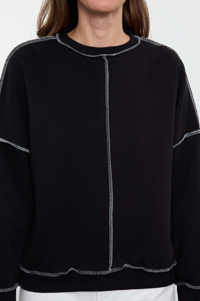 Trendyol Collection Fekete kötött pulóver vastag polár belsővel - Oversize Karyoka varrott Twoaw25sw00272