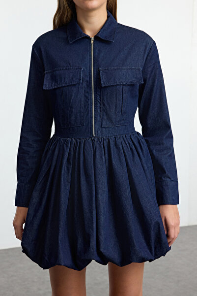 Trendyol Collection Námořnická modrá Kapesní podrobná balónová sukně Džínové košilové šaty Twoaw25El00416