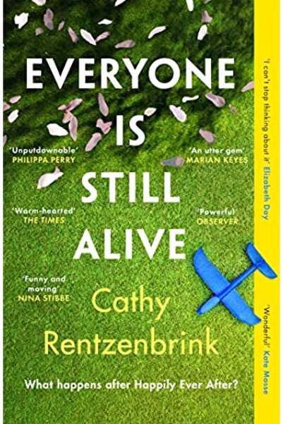 Hachette Distribution "الجميع لا يزالون على قيد الحياة" أول رواية خيالية مضحك...