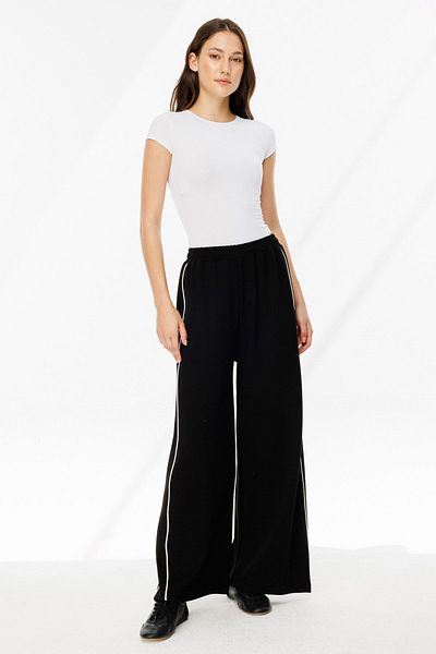 Hooopstore Μαύρο παντελόνι Palazzo Sweatpants - Λεπτομέρεια Piping