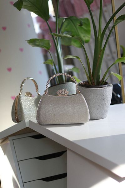 Moom Bag Γυναικεία βραδινή τσάντα με λαβή από χρυσό κρύσταλλο