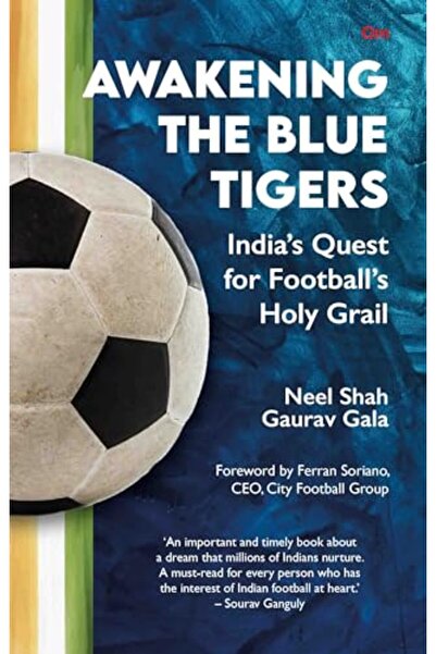 Om Books International إيقاظ النمور الزرقاء: سعي الهند إلى الكأس المقدسة لكرة...