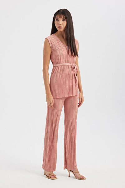 Hiccup 2 Parça: Kuşak Detaylı V Yaka Pliseli Kolsuz Bluz & Yüksek Bel Pliseli Palazzo Pantolon
