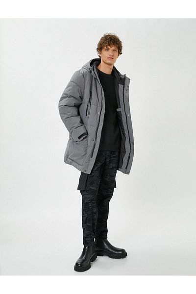 Koton Pufferjacke mit Kapuze, Reißverschluss, Taschendetail und Druckknöpfen