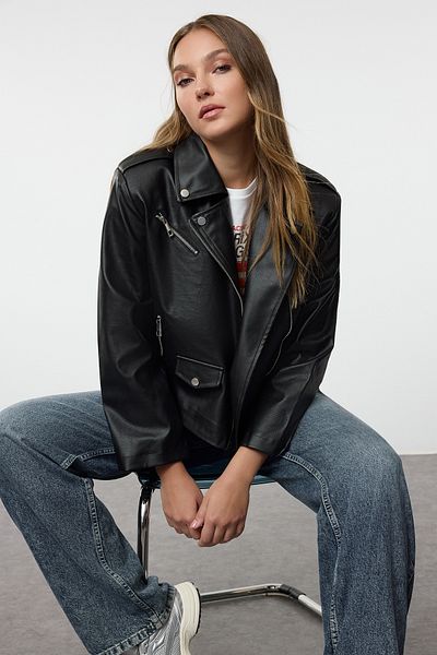 Trendyol Collection Černá motorkářská bunda z umělé kůže - Regular Fit TWOAW25MO00072