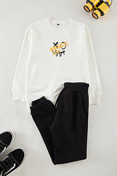 TRENDYOLKIDS Fehér-többszínű fiú szlogen 4 db-os pulóver tréningruha Kötött alsó-felső öltöny TKDAW25AU00091