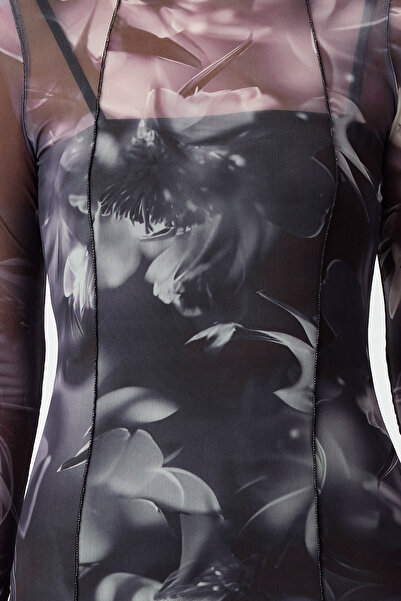 Trendyol Collection Antracitové midi pletené šaty – tylová podšívka, vypasované Twoaw24El00164