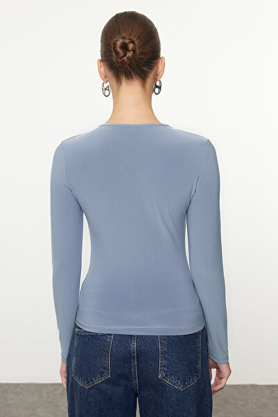 Trendyol Collection Indigo V-neckDrape Λεπτομερής εύκαμπτη μπλούζα - Twoaw25bz00110