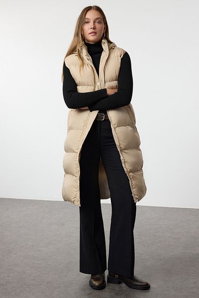 Trendyol Collection Lange aufblasbare Winterweste – Ecru, Kapuze, normale Passform TWOAW25YE00044