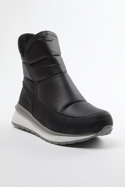 TRENDYOL SHOES Černé vodoodpudivé krátké dámské boty na plochém podpatku 
 Takaw25Bo00022
