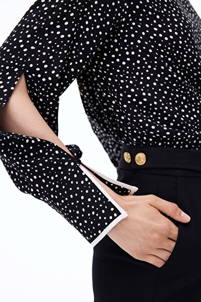 Perspective Μαύρο και άσπρο φόρεμα Abels με πουά - κανονική εφαρμογή, ψεύτικο μανίκι και δεμένο γιακά