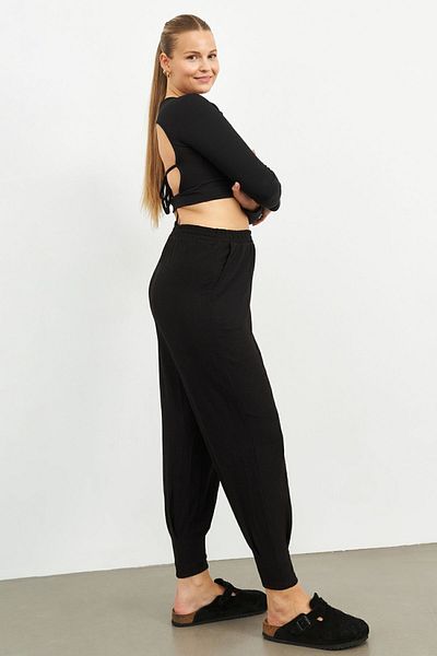 Curly Black Pleated Knitted Trousers