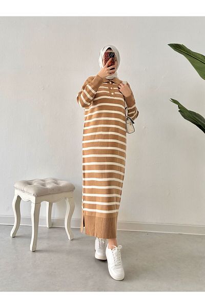 Tesettür Diyarı Κρεμ Χρώμα Ριγέ Πλεκτό Φόρεμα Hijab - Λεπτομέρεια με κουμπί
