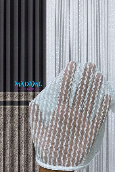 Madame Dower ستارة Dahlia 1x3 من التول مع بوم بوم - ثنيات ضيقة، خالية من التجاعيد، ولا تحتاج إلى حديد