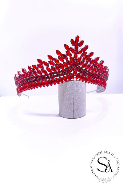 SimgeAksesuar Fashionable and elegant engagement and henna crown with Red Crystal Stone