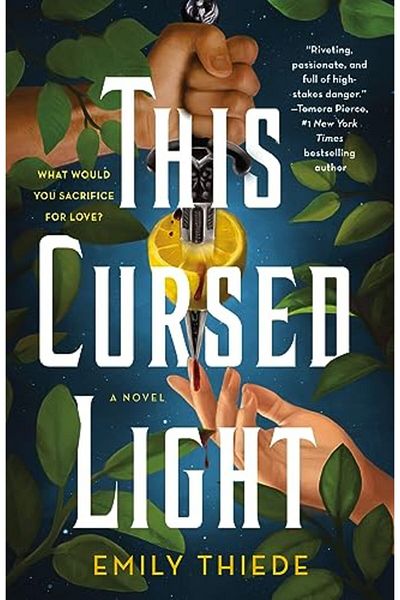 Macmillan Distribution This Cursed Light