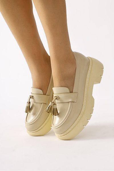 Limoya Linni Nud, Beige Wrinkled Patent Leather Tasseled Moccasin, Women's Loafer Shoes