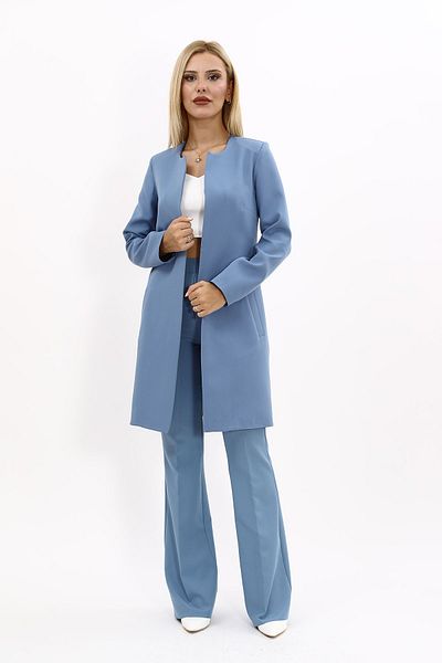 ÖNDER ÖZSOY Set jachetă dreaptă albastru deschis și pantaloni evazați
