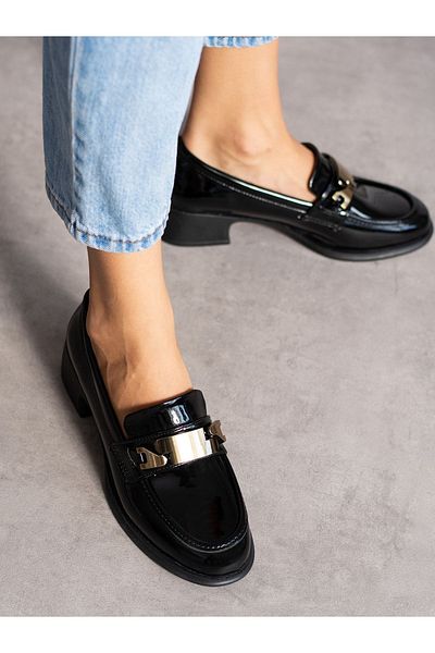 Alemdar Shoes Черни дамски мокасини от лачена кожа - с катарама