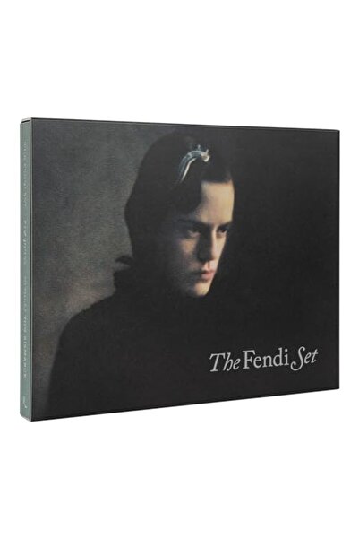 Penguin Random House مجموعة فندي من بلومزبري إلى بورغيزي